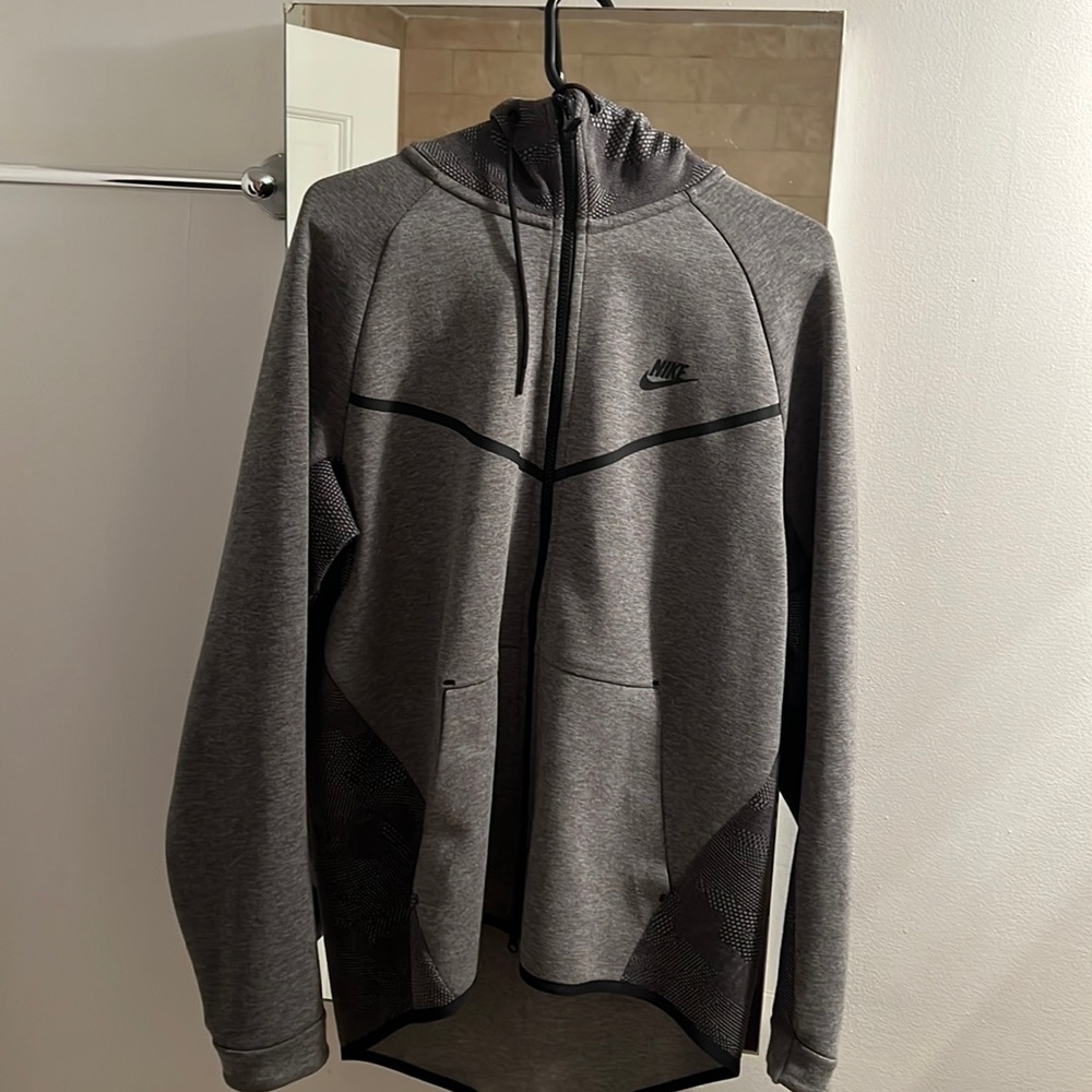 Nike tech fit jacket size large
